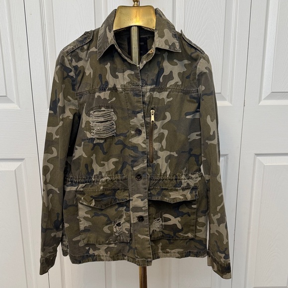 Love Tree Jackets & Blazers - Women’s LoveTree Camouflage Utility Jacket Olive Green Camo Sz L